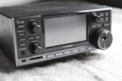 Récepteur radio large bande