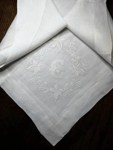 Mouchoir fine broderie fait - mouchoir,