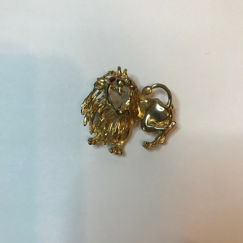 Roaring lion brooch - roaring, brooch/pin