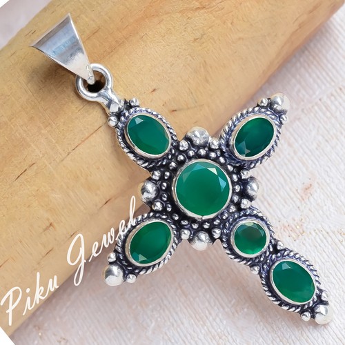 Pendentif croix multi pierre