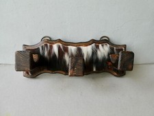 portemanteau mural en bois, pin brulé et peau de vache, années 60, déco montagne
