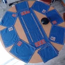 Service à thé café 13 pièces brodé à la main fait main 1970 bleu orange blanc