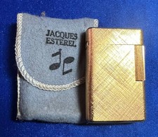 BRIQUET A GAZ JACQUES ESTEREL METAL DORÉ AVEC SON ÉTUI
