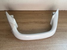 Une Poignée passager pour moto Suzuki 1250 Bandit Blanc 32F1 46211-32F10-YWW
