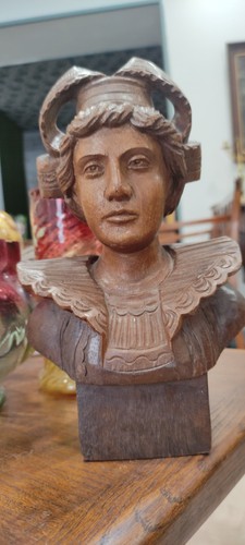 Buste ancien bois sculpté
