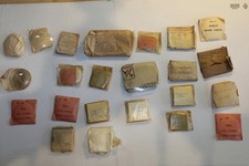 Fournitures d'horlogerie: lot de 33 verres de réveil