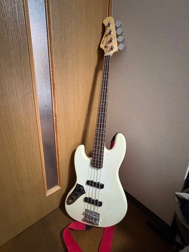 Guitare basse gauche - , bacchus