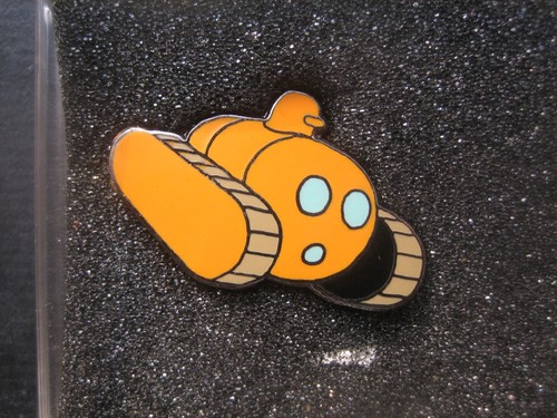 Figurine pin émail tank - pin's,