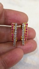 2Ct Simulé Coupe Ronde Rouge Rubis & Diamant Oreilles 14k or Jaune Plaqué