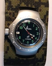 Montre couronne à gauche