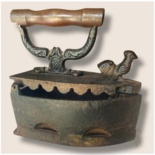 fer à repasser à charbon ancien en fonte manche en bois