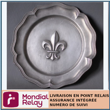 ANCIENNE ASSIETTE EN ÉTAIN - BAS RELIEF FLEURS DE LYS - POINÇON ANGE - Ø 23 cm