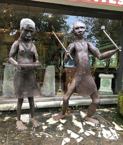 Deux très grandes sculptures
