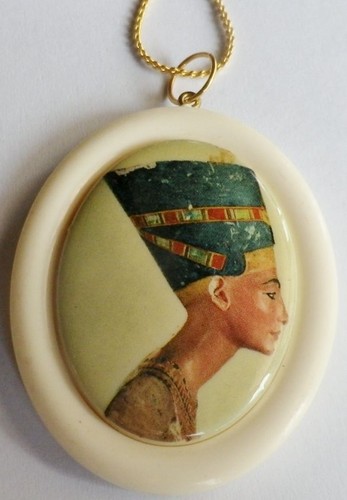 Pendentif collier camée