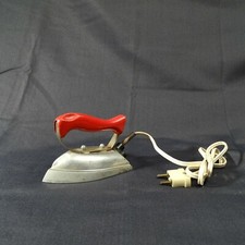 MINI FER A REPASSER VOYAGE POUPÉE marque WEEK-END