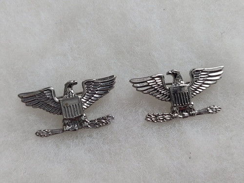 Deux insignes col militaire - insignes,