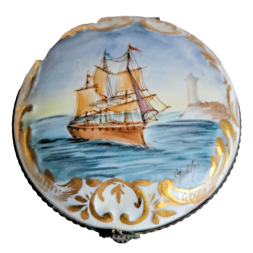 Jolie boîte pilules de - à,