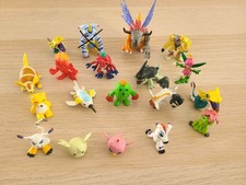 Lot 18 Figurines Digimon -