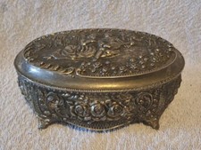 Ancien Coffre A Bijoux En Métal Intérieur Velour Motif Amoureux LG 13cm lg7,5 cm