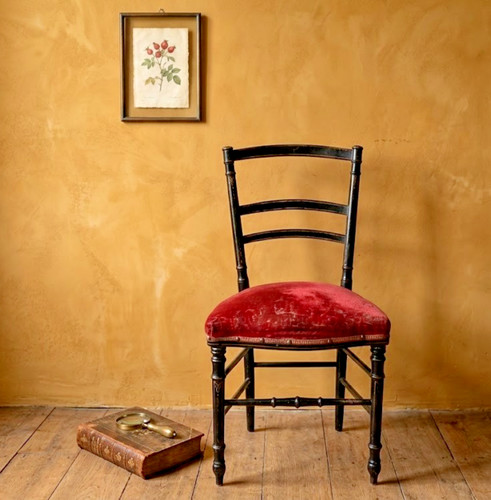 Chaise singulière ébénisée - chaise,