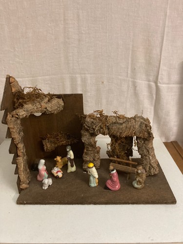 Crèche bois avec santons - crèche,