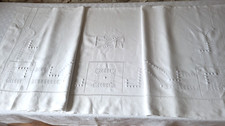 N11 Ancien drap en lin brodé