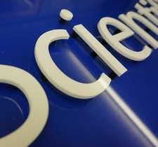 SIGNES DE BOUTIQUE LETTRES ACRYLIQUES COUPÉES PLATES DE TOUTE TAILLE OU POLICE surmontants et modèle gratuits