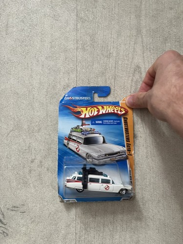 Hot wheels ghostbusters - ghostbusters, ecto-1