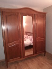 armoire 3 portes avec miroir central , penderie et rayonnage