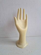 Main porte bague vintage