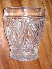 Gobelet en cristal taillé, ancien. Style Portieux