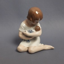 Statue Porcelaine Royal Copenhagen Fille Avec Poupée Mini Collection Vintage
