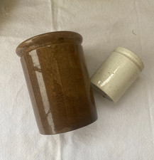 2 pots à confiture -