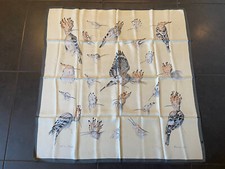 Foulard Hermès en soie intitulé Les Huppes / Beige 90 / Xavier de Poret 1958