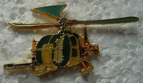 Pin militaire un - pin's,