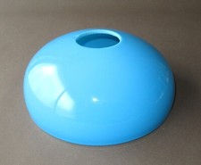  Abat-jour ancien de lampe à pétrole en opaline bleue , diamètre 21 cm  .