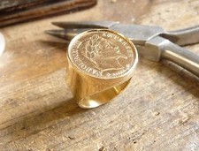 Chevalière ronde en or pièce