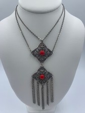 COLLIER SAUTOIR METAL COULEUR ARGENT 2 RANGS 2 RONDS ROUGES PENDENTS CHAINES W2