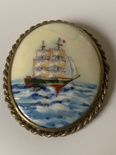 Broche médaillon ovale - médaillon,