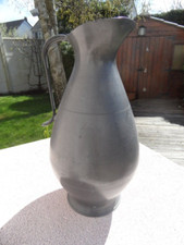 Broc en étain signé 4 fleurs