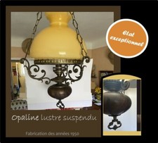 Lampe suspension lustre opaline jaune clair, laiton, et bois massif années 1950