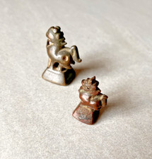 Lot de 2 poids à opium en