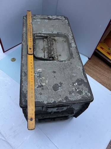 Caisse boîte métallique