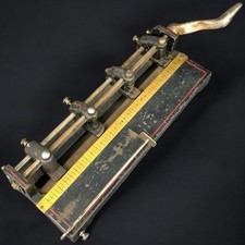 Ancien perforateur métal 4 trous vintage pour classeur bureau rétro déco