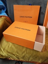 Boîte vide louis Vuitton  30.5x22x12 avec son sac Shopping 40x34x16