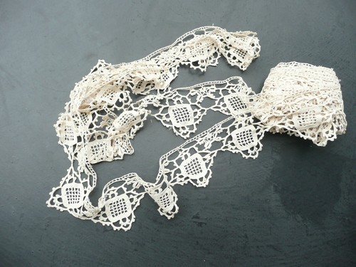 Dentelle ancienne en - ,