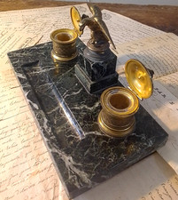 ENCRIER EN MARBRE VERT ET BRONZE DORE STYLE EMPIRE DEBUT XXème  AVEC SES GODETS