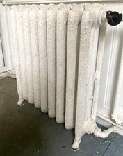 Radiateurs Ancien Fleuri  En Fonte de fer neuf lames . XX siècle .