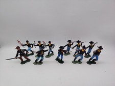 Lot de 11 figurines plastiques