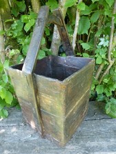 ancien seau / bac carré en bois , panier a riz chinois ?